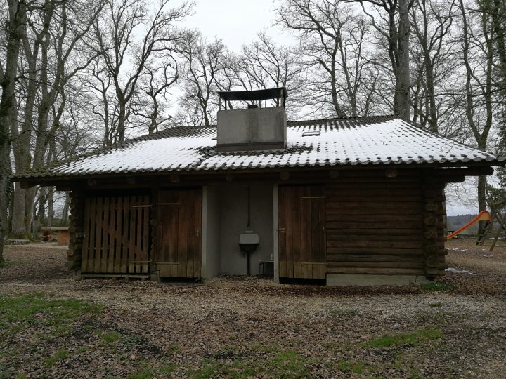 Cabane forestière de Chevenez