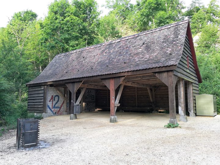 Waldhütte bei Burg Reichenstein