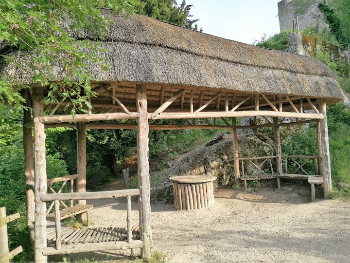 Unterstand bei Burg Birseck