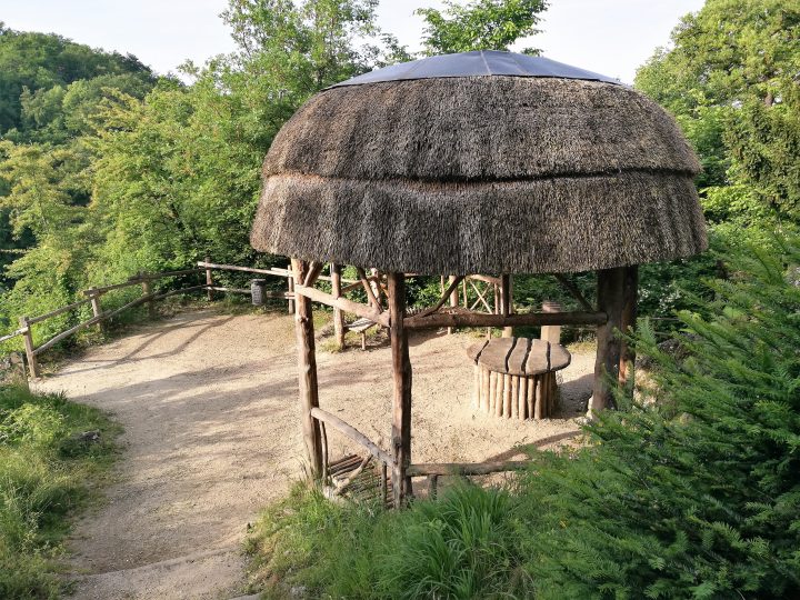 Unterstand bei Burg Birseck
