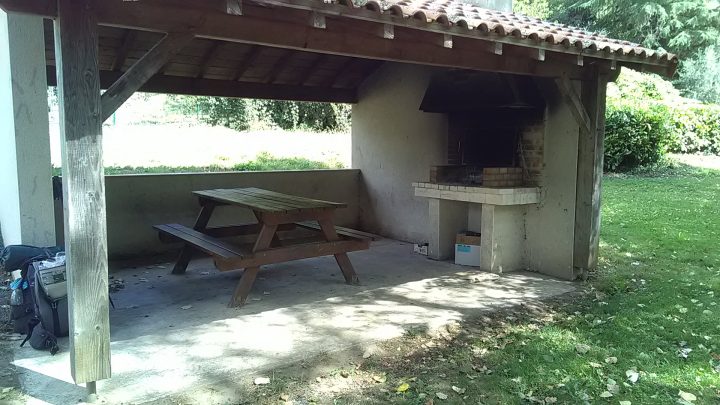 Abri barbecue de l'Isle Jourdain