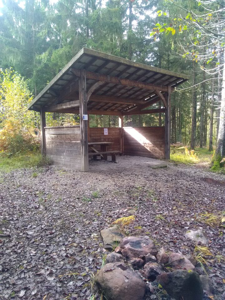 Abri au-dessus la source de la Lanterne