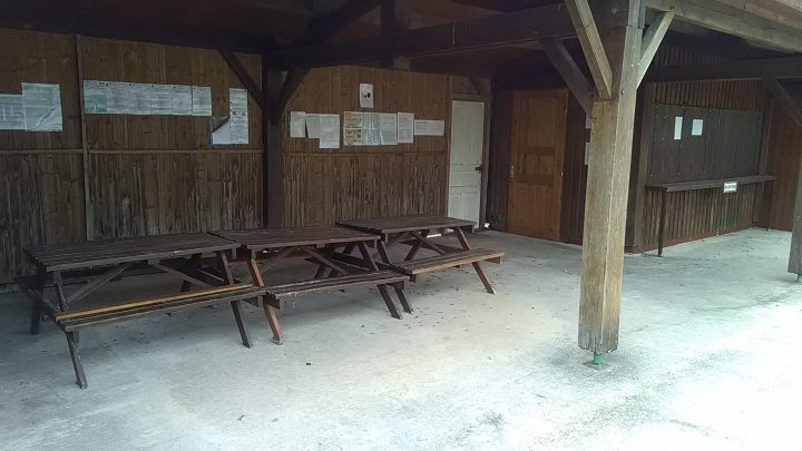 Abri du terrain de boules des Pradelles