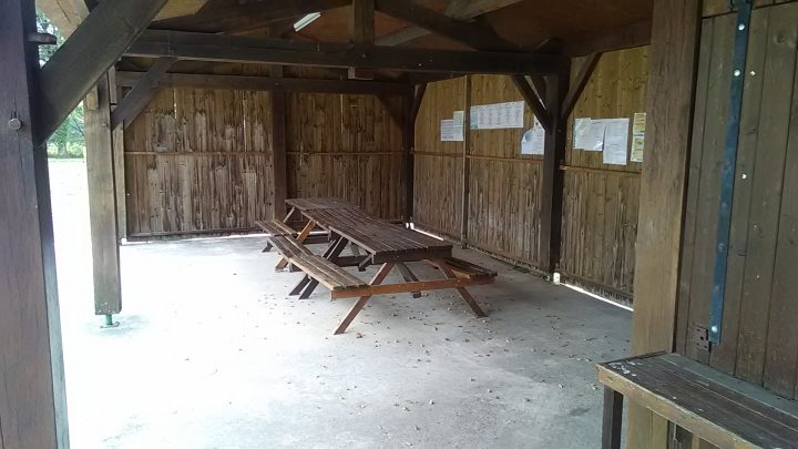 Abri du terrain de boules des Pradelles