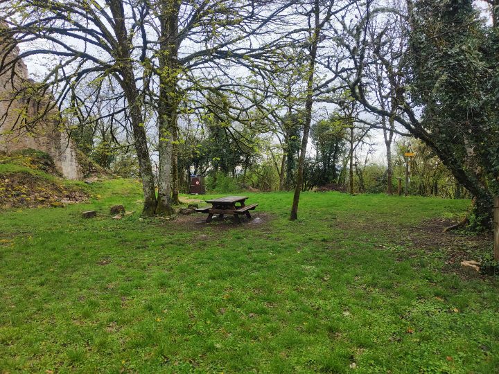 Cabane du château de Vaulgrenant