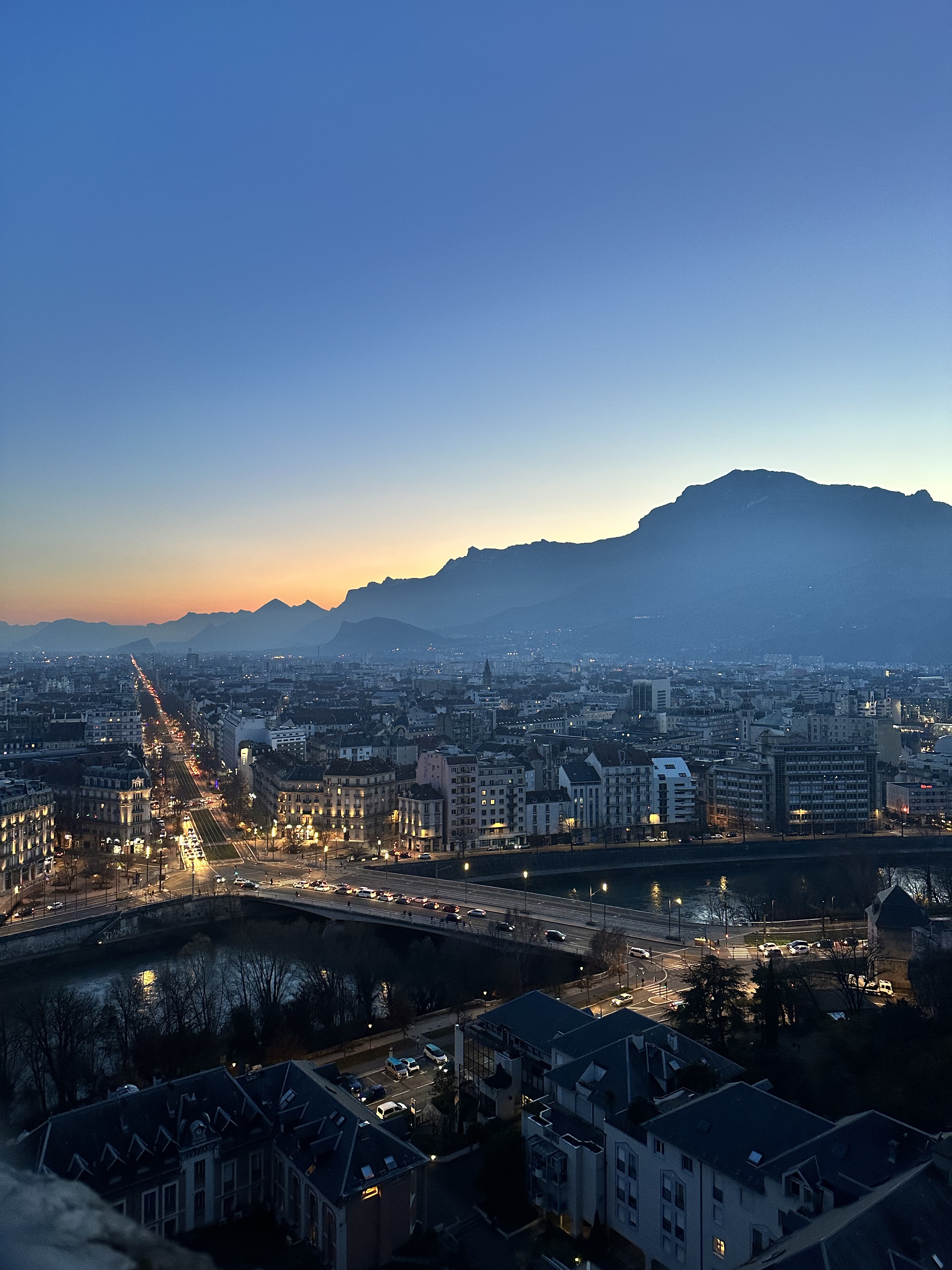 Grenoble au couché du soleil